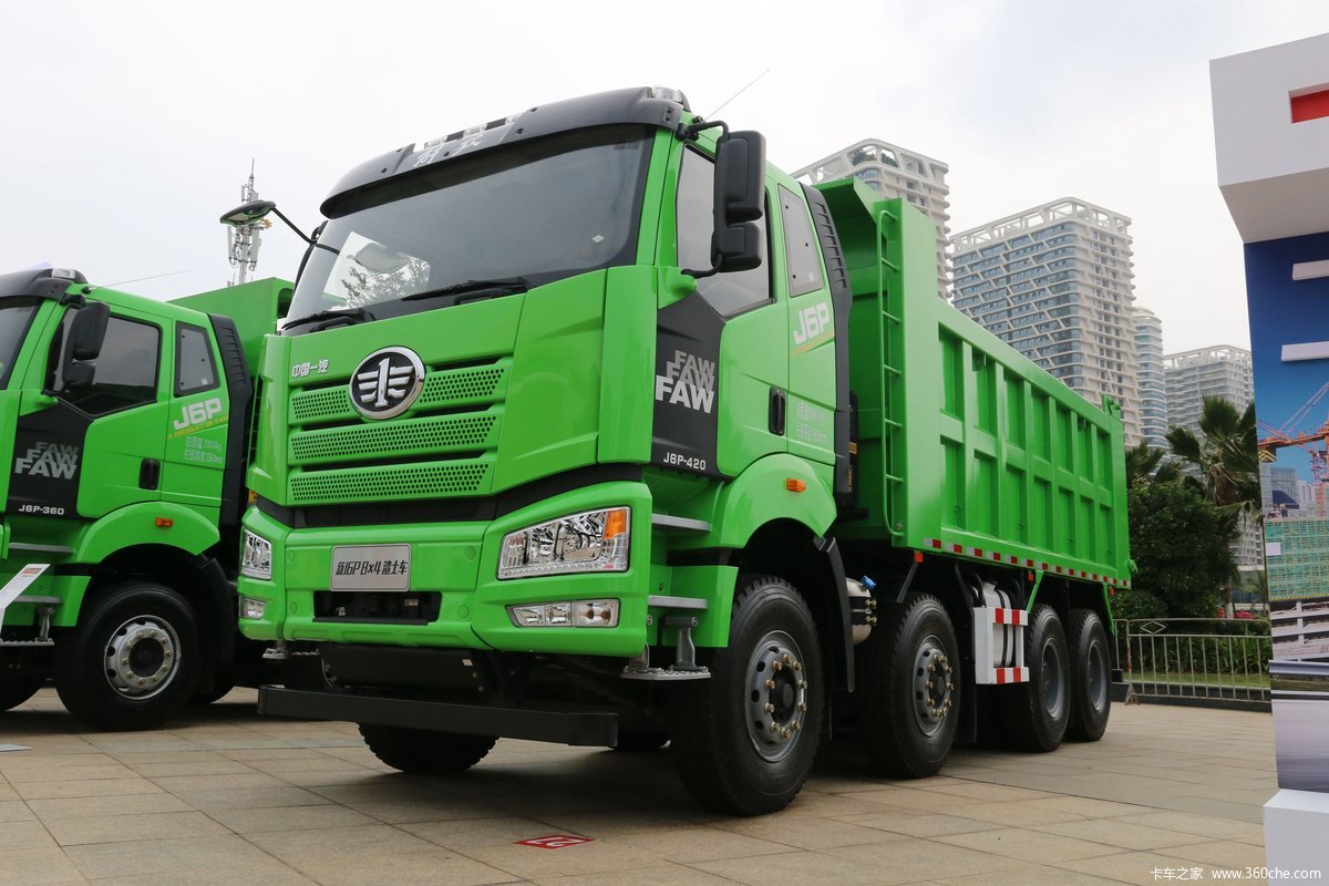 一汽解放 新J6P重卡 420马力 8X4 5.6米自卸车(国六)
