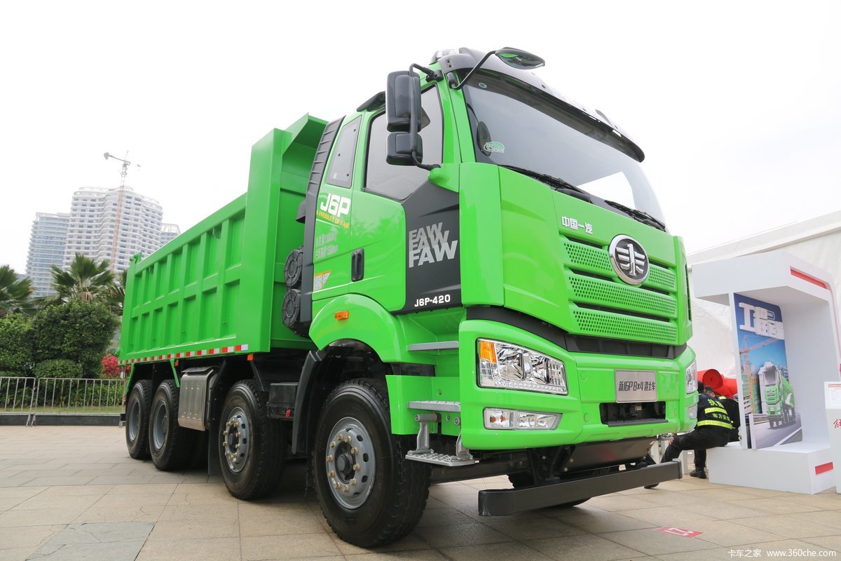 一汽解放 新J6P重卡 420马力 8X4 5.8米AMT自动档自卸车(国六)