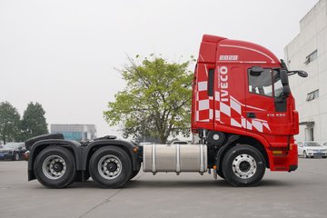 上汽红岩 杰狮c500重卡 2020款 520马力 6x4 amt自动挡牵引车(cq4256