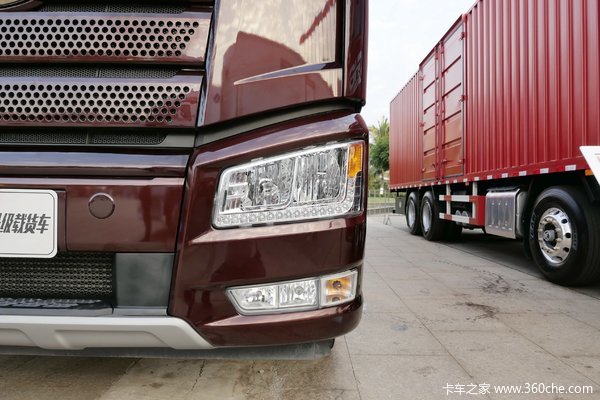 一汽解放 新J6P重卡 320马力 6X2 栏板载货车(国六)
