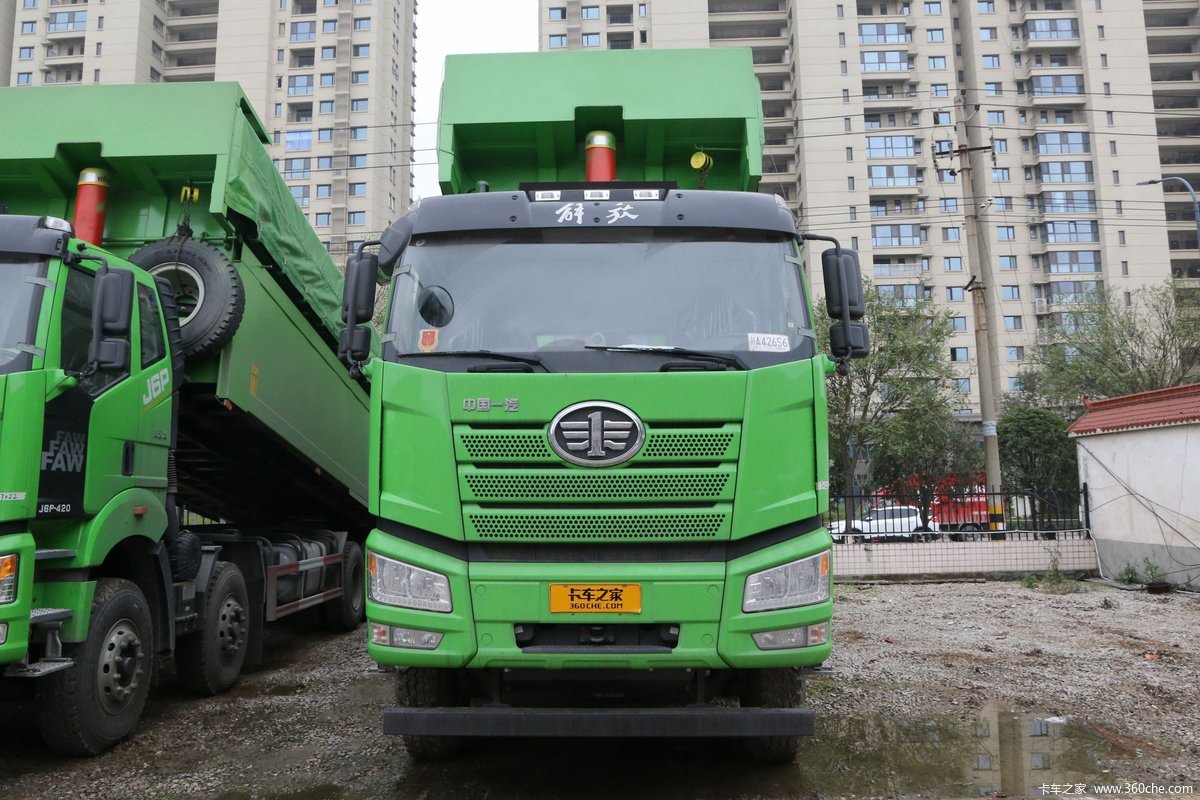 一汽解放 新J6P重卡 500马力 8X4 8.5米自卸车(国六)