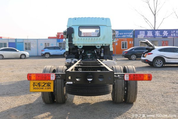 青岛解放 JK6中卡 220马力 4X2 6.8米栏板载货车(速比4.333)(CA1180P28K2L2E6A80)