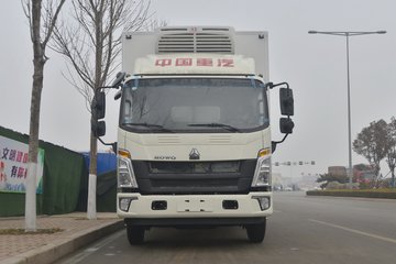 中国重汽HOWO 悍将 小金牛plus 130马力 3.8米排半冷藏轻卡(国六)(ZZ5047XLCH3315F144)