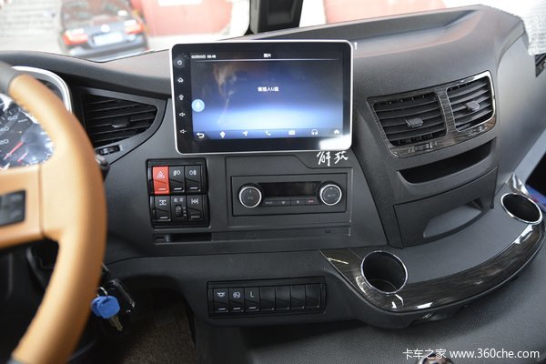 新j6p重卡2020款领航版四季款550马力6x4牵引车