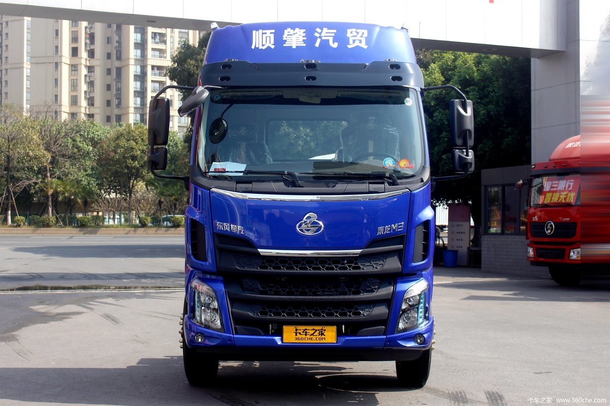东风柳汽 新乘龙M3 200马力 4X2 6.2米厢式载货车