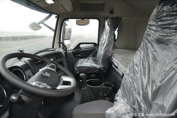 东风天龙KL国六牵引车,农副散杂的运输利器