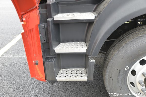 东风天龙KL国六牵引车,农副散杂的运输利器