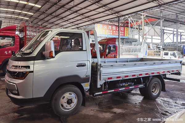 中国重汽HOWO 小帅 130马力 4X2 3.95米单排栏板小卡(液刹)(ZZ1047F3112F145)