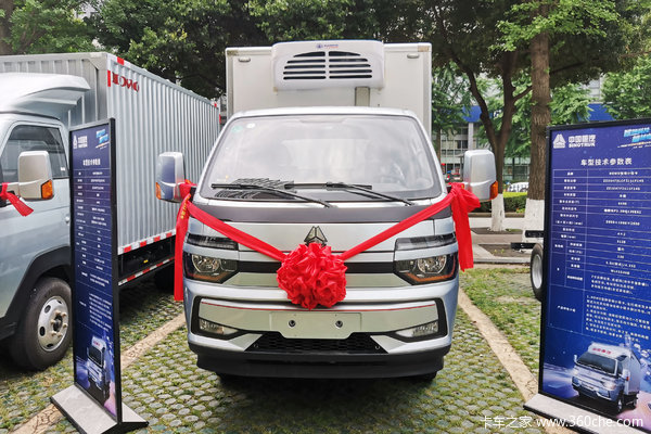 中国重汽HOWO 智相 127马力 4X2 3.4米冷藏车(ZZ5047XLCF3111F145)