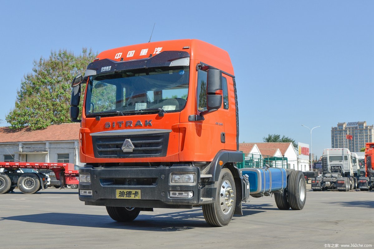 中国重汽 汕德卡SITRAK G5重卡 240马力 4X2 6.8米厢式载货车