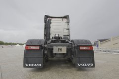沃尔沃 全新FH重卡 460马力 6X4 自动挡牵引车(国六)