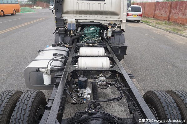 解放轻卡J6F4.2米载货车无锡市火热促销中 让利高达0.3万