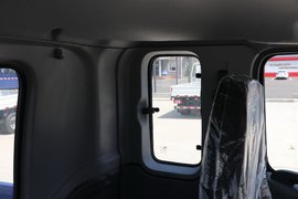 德沃斯V8 载货车驾驶室                                               图片