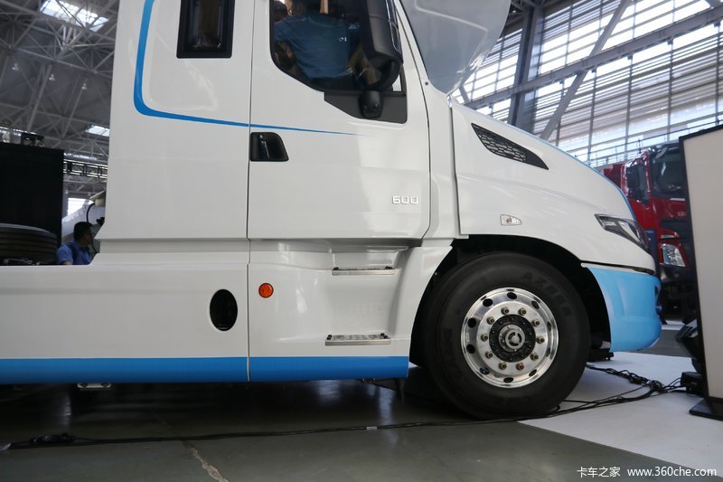 【图】东风柳汽 乘龙t7c生活舱 600马力 6x4 amt自动挡牵引车(国六)