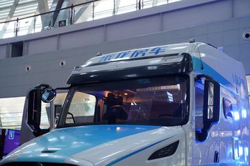 东风柳汽 乘龙t7l生活舱 600马力 6x4 amt自动挡牵引车(国六)图片