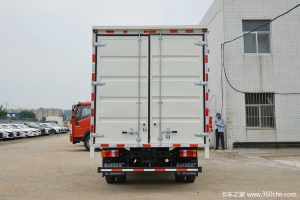 中国重汽150马力42米厢式轻卡货车
