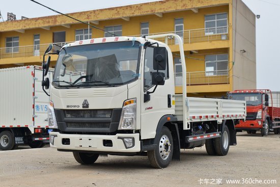 中国重汽howo悍将150马力415米单排栏板轻卡速比4875zz1047f3114f145