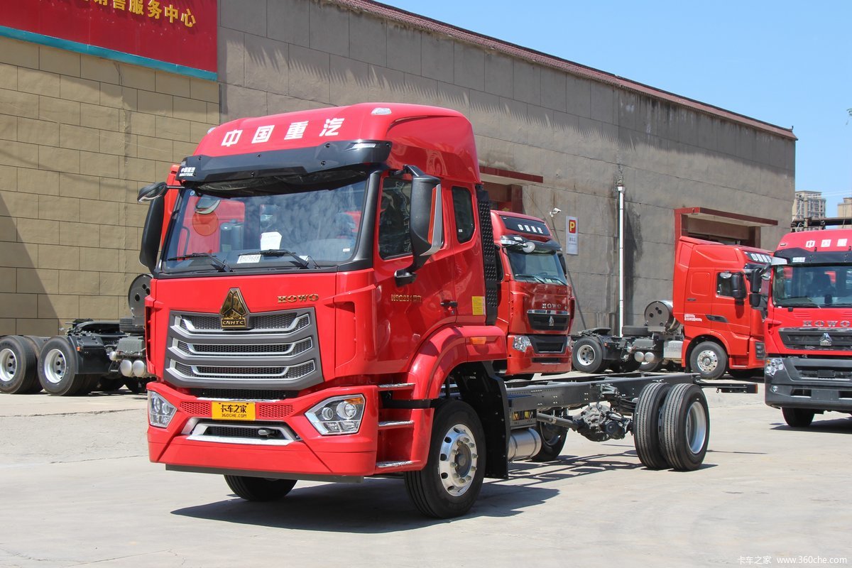 中国重汽 豪沃N5G中卡 250马力 4X2 6.75米栏板载货车(国六)