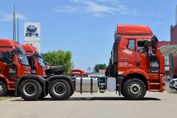 一汽解放j6p重卡质惠版2062460马力6x4牵引车ca4250p66k24t1e5