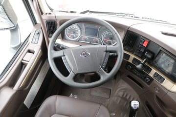 乘龙h7重卡 陆航版 600马力 6x4牵引车(lz4252h7dc1)驾驶室图片】玉柴