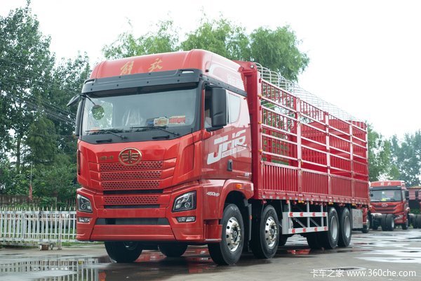 青岛解放 JH6重卡 420马力 8X4 9.5米仓栅式载货车(国六)(CA5310CCYP25K2L7T4E6A80)