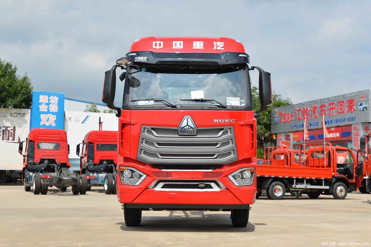 中国重汽 豪沃N5W 250马力 6X2 7.8米栏板载货车