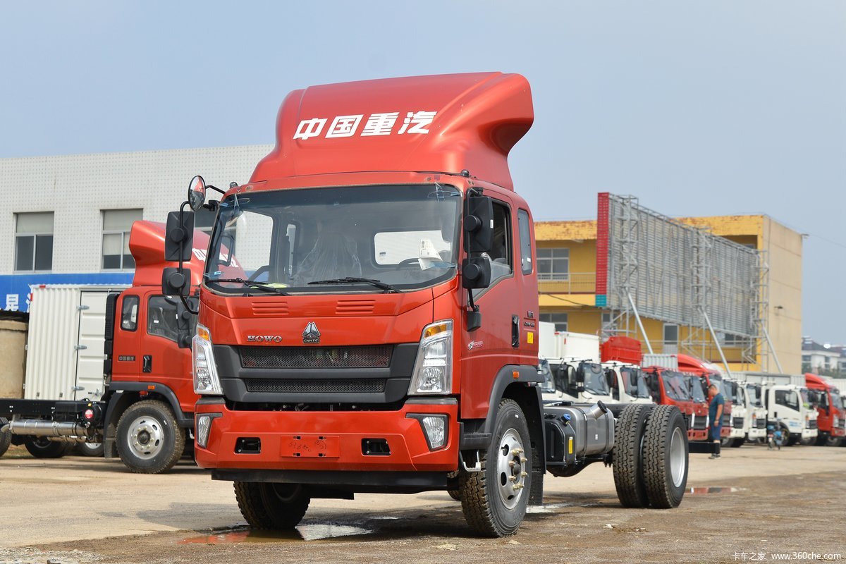 中国重汽HOWO 悍将 190马力 5.75米排半仓栅式载货车(国六)