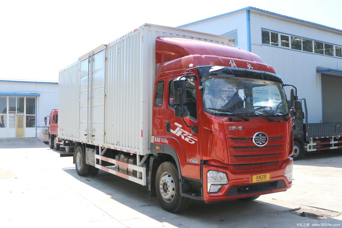 青岛解放 JK6中卡 250马力 4X2 9.75米厢式载货车(国六)