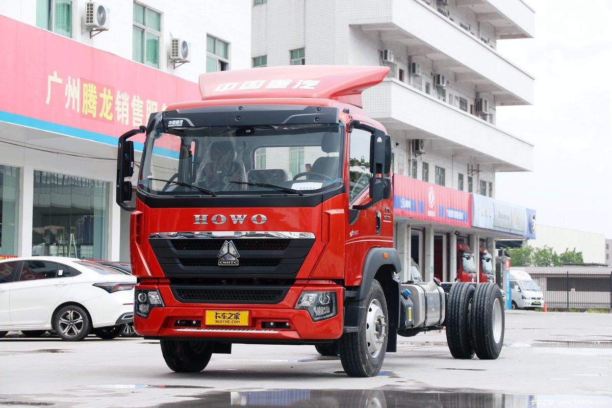 中国重汽HOWO G5X中卡 245马力 6.75米排半厢式载货车(国六)
