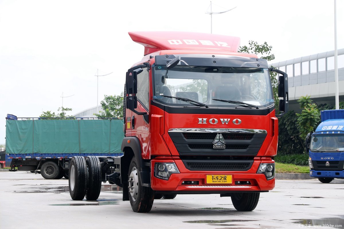 中国重汽HOWO G5X中卡 250马力 5.75米排半厢式载货车(国六)