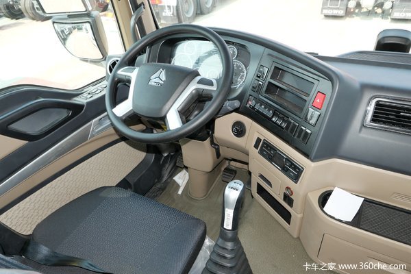 中国重汽豪沃牵引车国六亲情奉献先到先得