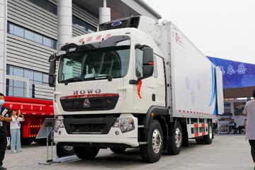 中国重汽 HOWO TX 330马力 6X2 9.4米冷藏车(国六)(ZZ5257XLCN56CGF1)