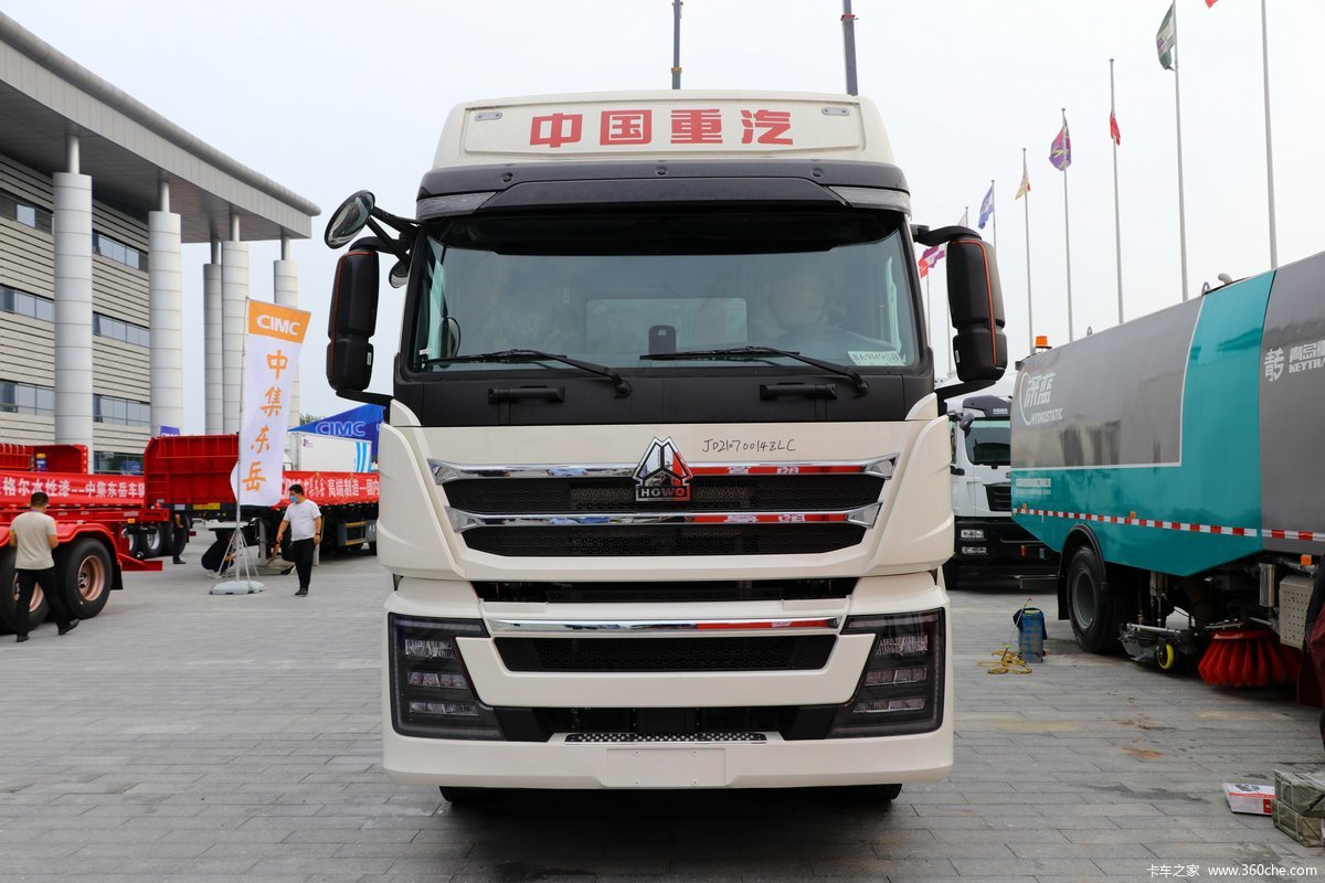 中国重汽 HOWO T7 510马力 8X4 9.45米冷藏车(国六)