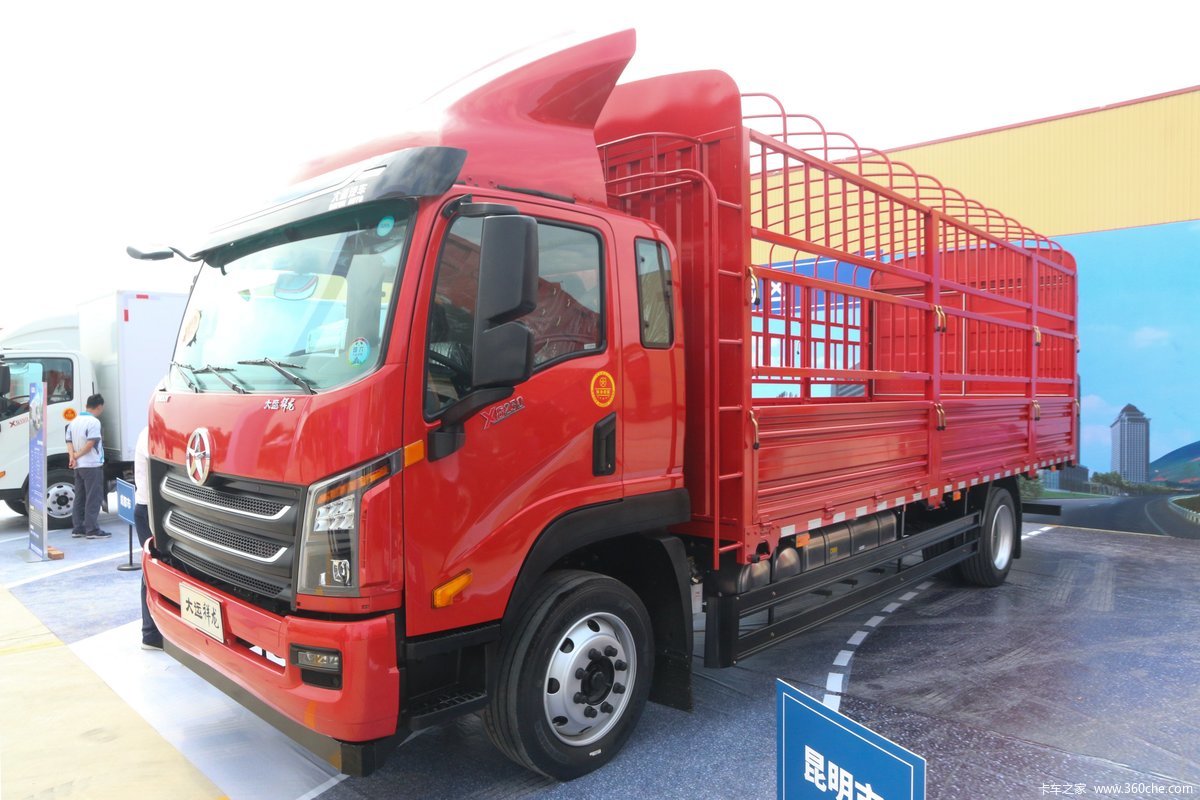 大运 祥龙 230马力 4X2 6.8米仓栅式载货车(国六)