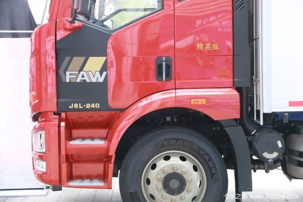 一汽解放 J6L 260马力 4X2 6.8米冷藏车(高顶)