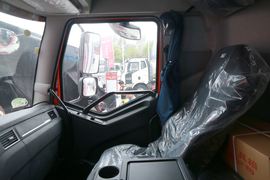 解放J6L 冷藏车驾驶室                                               图片