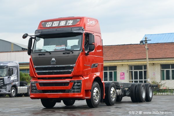 中国重汽 HOWO TH7重卡 460马力 8X4 9.5米AMT自动挡厢式载货车(国六)(ZZ5317XXYV466HF1)