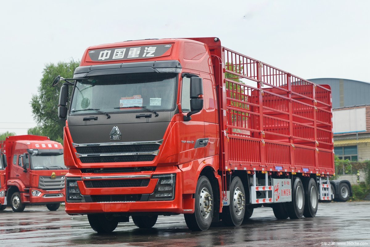 中国重汽 HOWO TH7重卡 460马力 8X4 9.5米仓栅式载货车(国六)