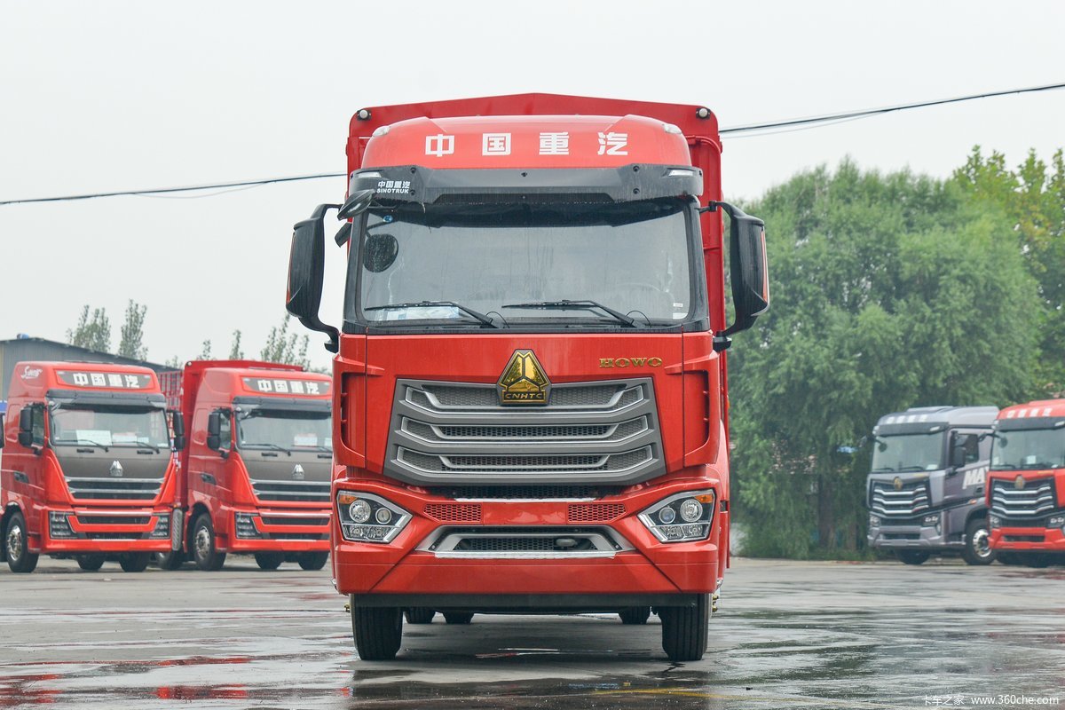 中国重汽 豪沃N5W中卡 220马力 4X2 9.65米厢式载货车(国六)