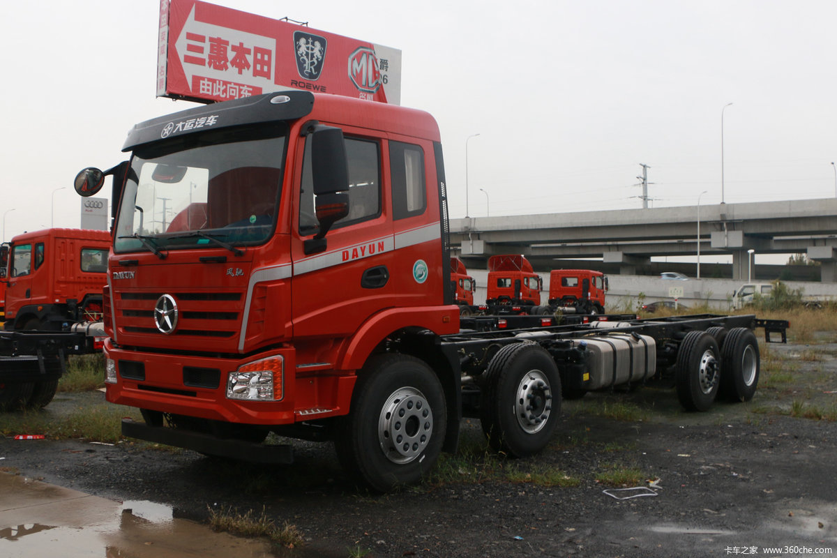 湖北大运 风驰 270马力 8X2 7.2米栏板载货车(国六)