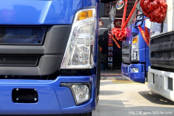 HOWO轻卡载货车悍将在载货车进行优惠促销活动，优惠高达1万元！