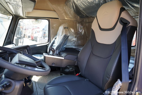 中国重汽howoth7重卡犇赢版6x4amt自动挡