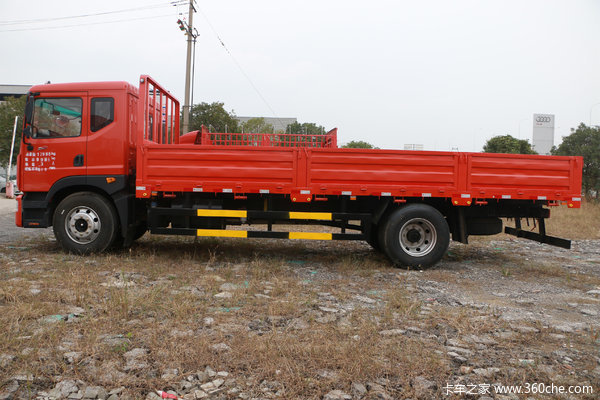东风 多利卡D9 200马力 4X2 8米厢式载货车(国六)(EQ5181XXYL9CDHAC)