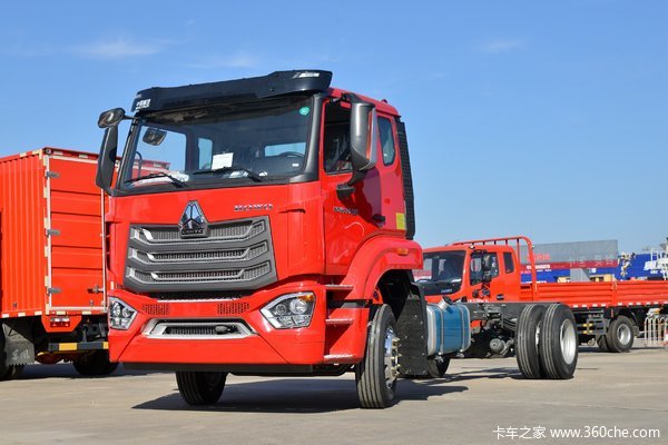 中国重汽 豪沃N5W中卡 220马力 4X2 6.7米栏板载货车(国六)(ZZ1187K511JF1)
