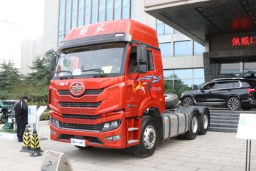 青岛解放 悍VH 480马力 6X4 牵引车(国六)(CA4251P2K15T1E6A80)