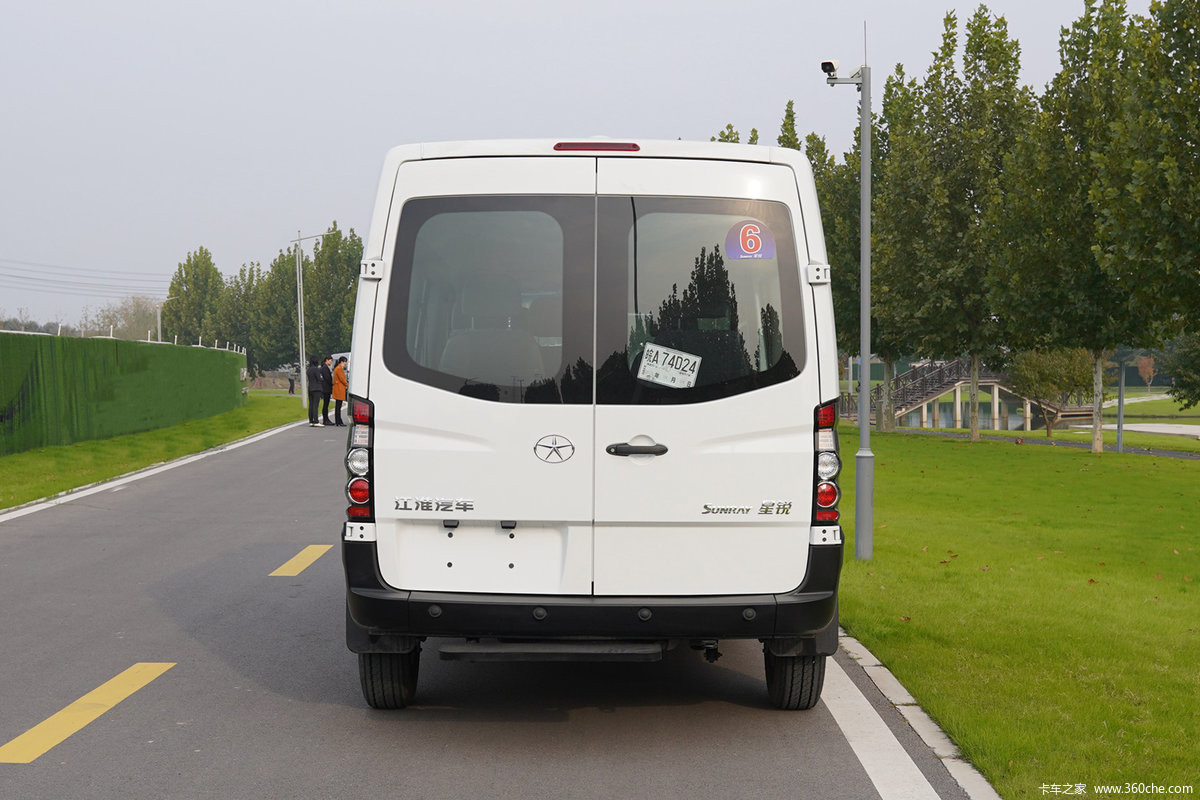【图】江淮 星锐5系 节油王plus 基本型 129马力 7座 2.0T柴油 封闭式轻客_实拍图片_1280531_卡车之家