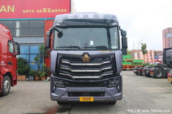 中国重汽 HOWO Max重卡 530马力 6X4 LNG自动档牵引车(国六)(ZZ4257V424KF1L)