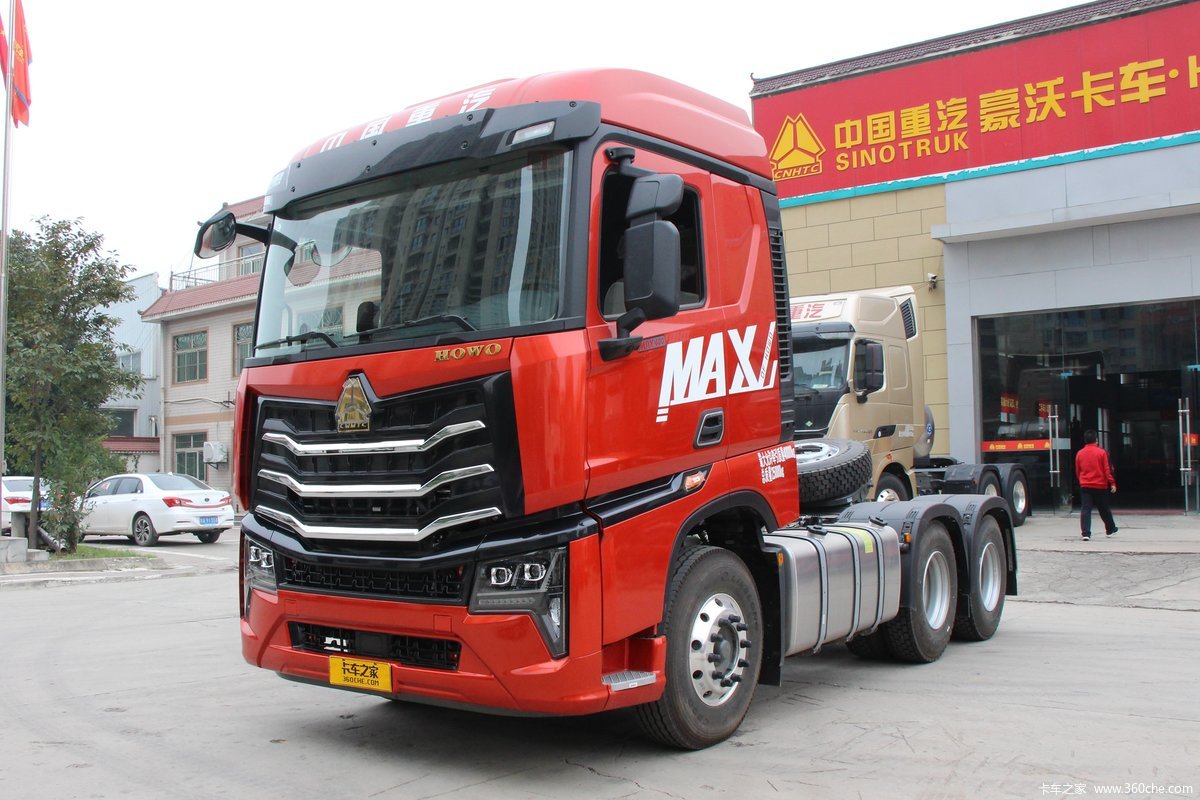 中国重汽 HOWO Max重卡 高效版 530马力 6X4 AMT自动档牵引车(国六)