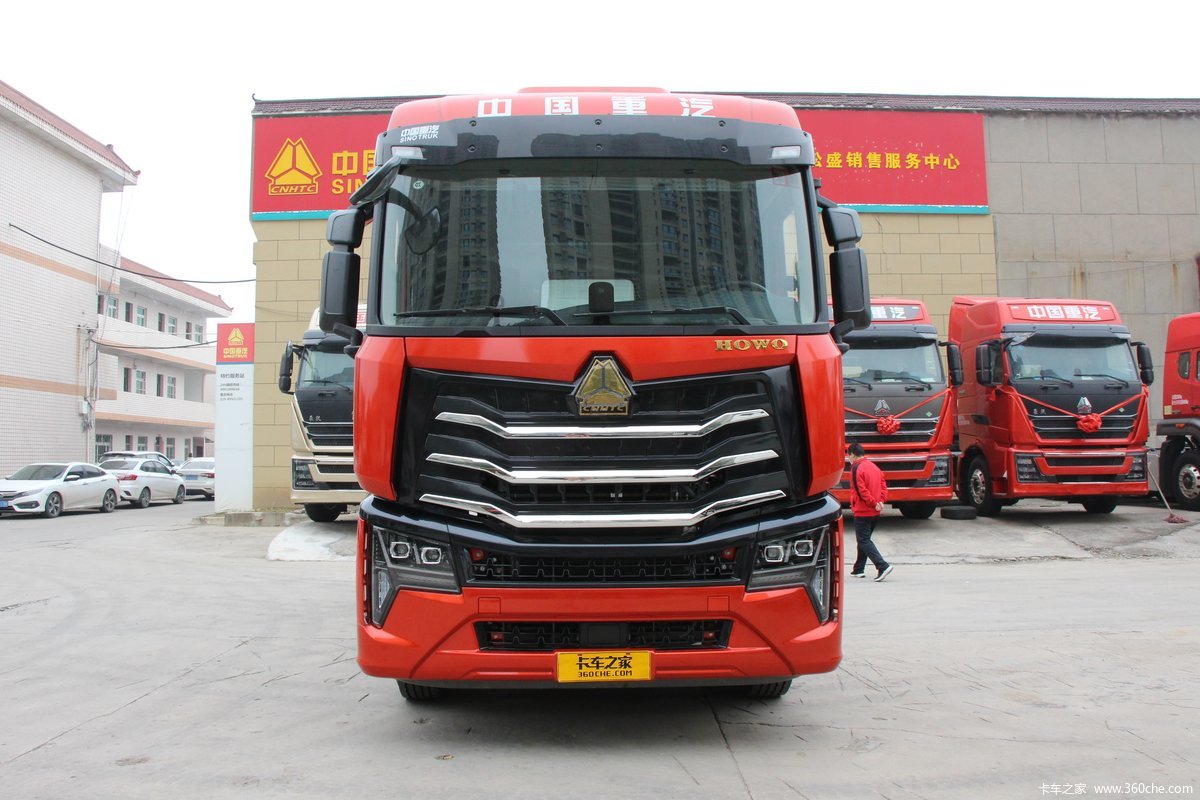 中国重汽 HOWO Max重卡 430马力 4X2 AMT自动档牵引车(国六)
