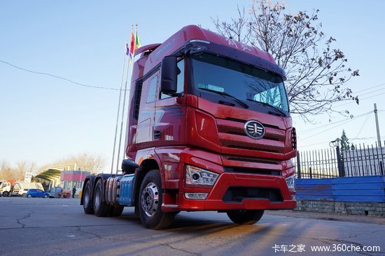 一汽解放 j7重卡 560马力 6x4 amt自动挡危险品牵引车(带液缓)(ca4250
